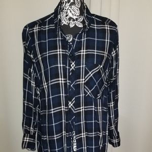Terra & Sky Women's Plus Size 1X Plaid Long Sleeve Button Up Shirt Blue